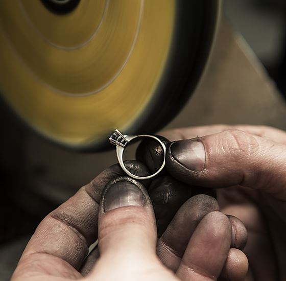 smyckesreparation i egen verkstad i Sävedalen